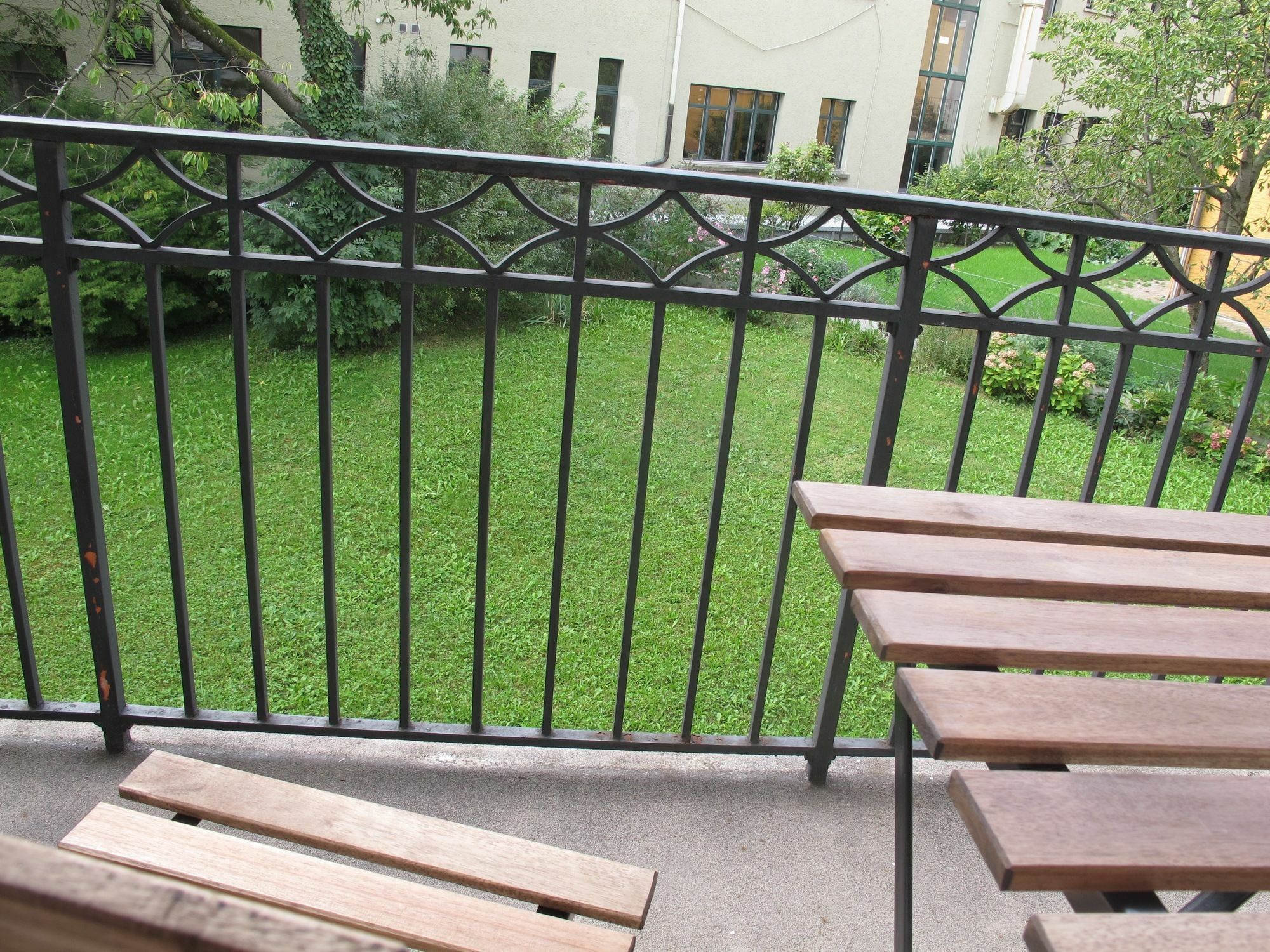 Newly Furnished Apartment in Цюрих Екстериор снимка